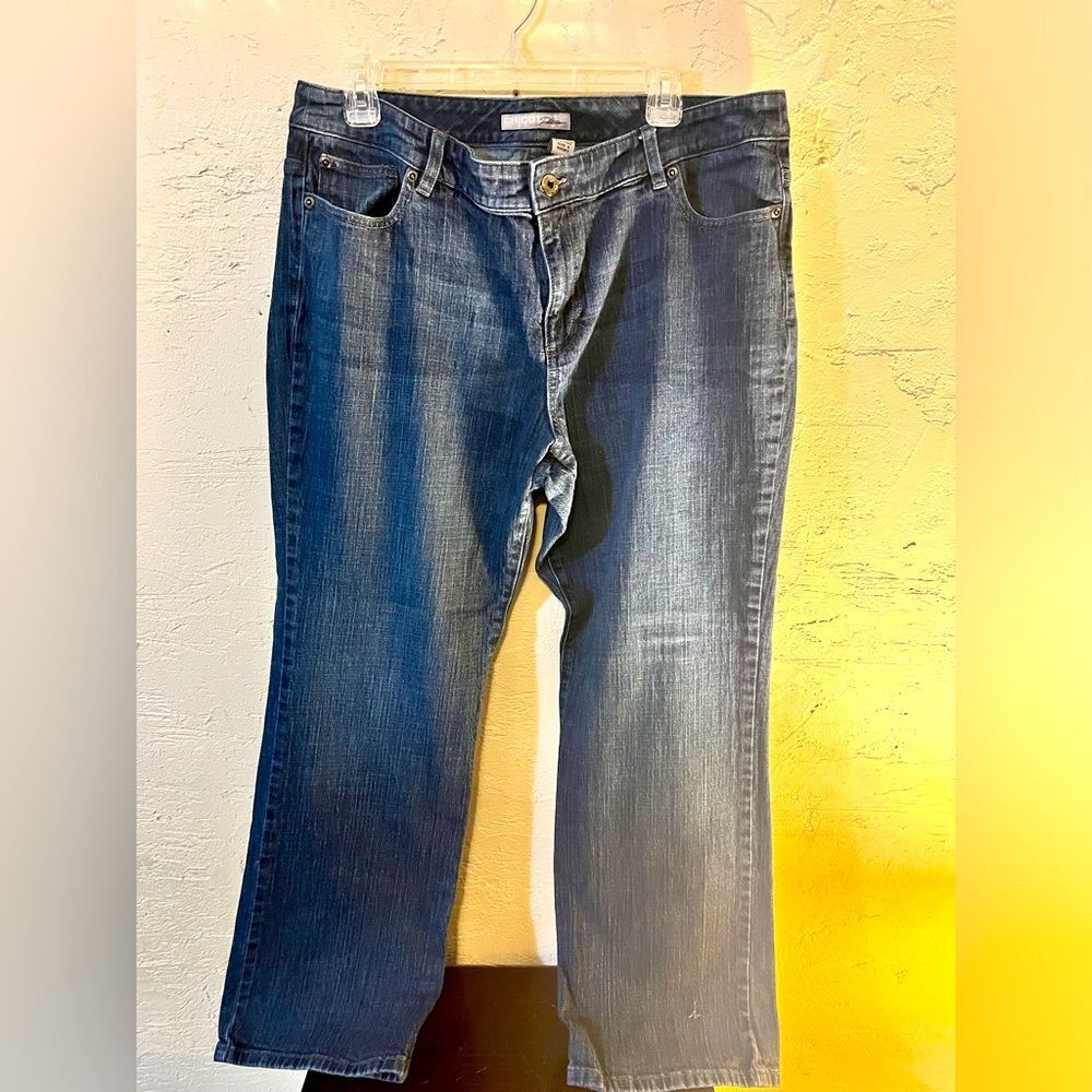 Chicos Platinum Denim size 3-short in Chico sizes